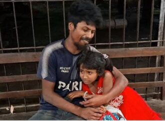 ঈদের কেনাকাটা শেষে বাড়ি ফেরার পথে ট্রেনের ধাক্কায় মা-শিশুসন্তানের মৃত্যু