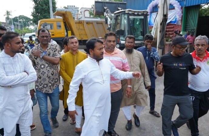দ্রুততম সময়ে কোরবানির বর্জ্য অপসারণ করে রেকর্ড গড়লো রাসিক