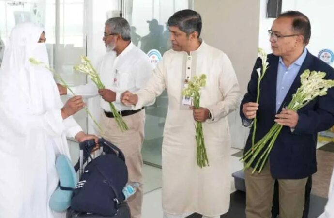 হজ শেষে দেশে ফিরলেন ৬ হাজারের বেশি হাজি
