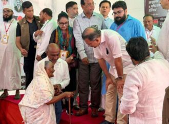 প্রধানমন্ত্রীর সান্নিধ্যে দৃষ্টিহীন নূরজাহানের স্বপ্নপূরণ