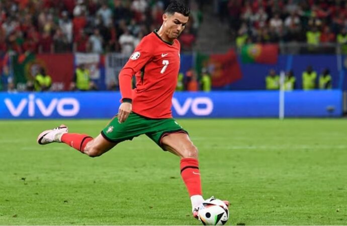 ২০৩০ বিশ্বকাপেও খেলবেন রোনালদো: পর্তুগাল কোচ মার্টিনেজ