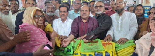 শহীদ রাষ্ট্রপতি জিয়াউর রহমানের শাহাদাৎবার্ষিকী উপলক্ষে নওগাঁয় বিএনপির বস্ত্র
বিতরণ