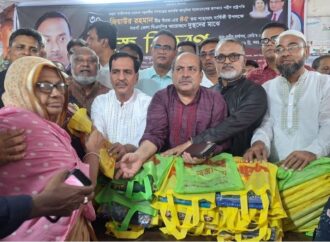 শহীদ রাষ্ট্রপতি জিয়াউর রহমানের শাহাদাৎবার্ষিকী উপলক্ষে নওগাঁয় বিএনপির বস্ত্র
বিতরণ
