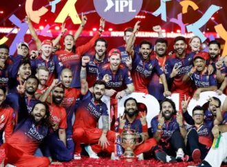 কোহলির রেকর্ড ফিফটিতে বেঙ্গালুরুর টানা শিরোপা জয়