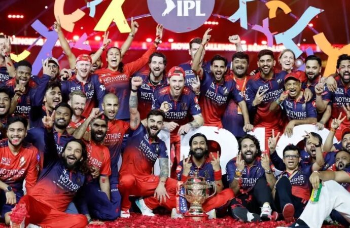 কোহলির রেকর্ড ফিফটিতে বেঙ্গালুরুর টানা শিরোপা জয়
