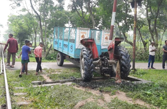শ্রীমঙ্গলে ট্রাক্টরের সঙ্গে ট্রেনের সংঘর্ষ, রেলক্রসিংয়ের গেটম্যান বরখাস্ত