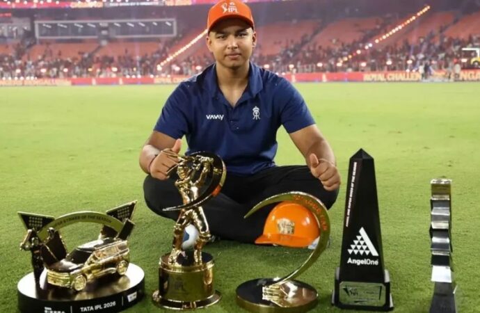 আইপিএলে পুরস্কারের বন্যায় ভাসলেন ১৫ বছরের সূর্যবংশী