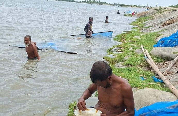 কে দেখবে সুন্দরবনের বনজীবিদের হা-হাকার, তিন মাসের প্রবেশ নিষেধাজ্ঞা