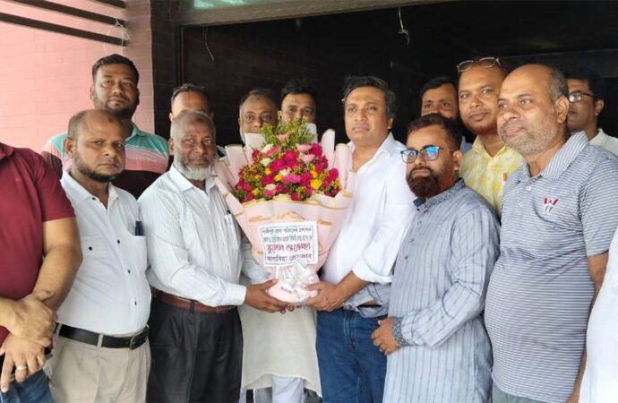কাপাসিয়া প্রেসক্লাব পরিদর্শনে জেলা পরিষদ প্রশাসক চৌধুরী ইশরাক সিদ্দিকী
