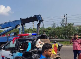 কেন্দ্রীয় কারাগারের সামনে বাসচাপায় ২ শ্রমিক নিহত, আহত ৬