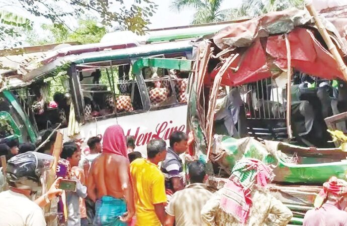 ঈদযাত্রায় ১৩ দিনে সড়ক দুর্ঘটনায় নিহত ২৮১ জন