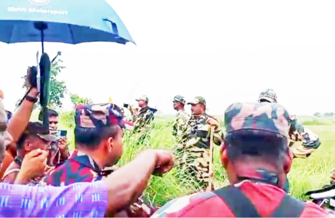 নওগাঁ সীমান্তে শিশুসহ ১৭ জন ফিরিয়ে নিল বিএসএফ