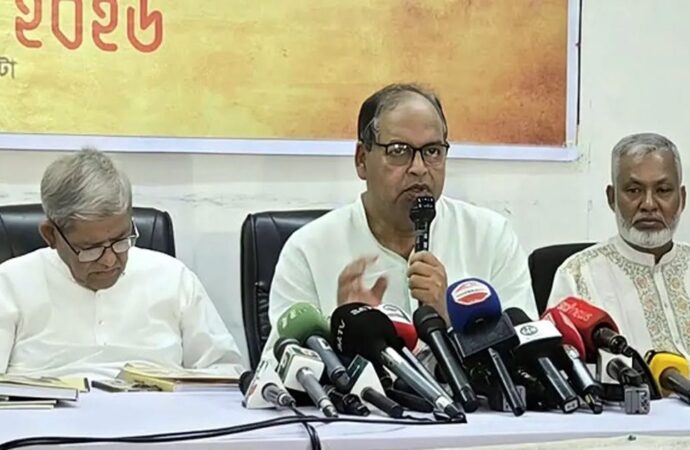 সরকার নিয়ে ষড়যন্ত্রে সক্রিয় বটবাহিনী: শামসুজ্জামান দুদু