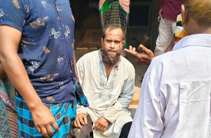 গজারিয়ায় পাঁচ বছরের শিশুকে ধর্ষণচেষ্টা, গণধোলাই দিয়ে অভিযুক্তকে পুলিশে সোপর্দ