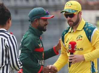 অস্ট্রেলিয়ার বিপক্ষে টসে হেরে ব্যাটিংয়ে বাংলাদেশ, শুরুতে সাইফের বিদায়