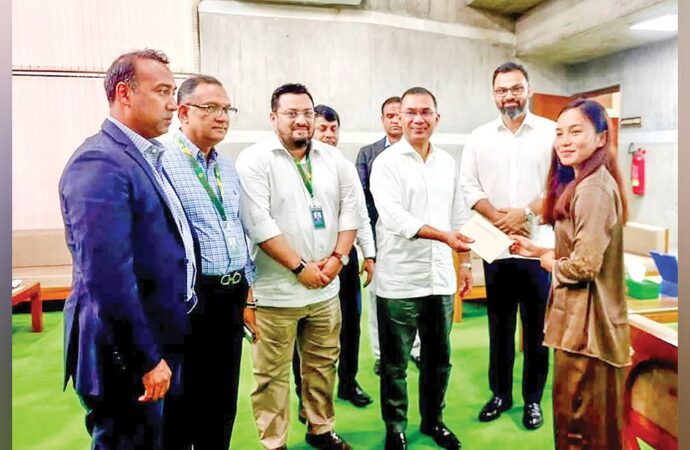 বাড়ি নির্মাণে প্রধানমন্ত্রীর আর্থিক সহায়তা পেলেন ঋতুপর্ণা