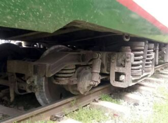 ব্রহ্মপুত্র এক্সপ্রেসের পাওয়ার কার লাইনচ্যুত, ঢাকা অভিমুখে ট্রেন চলাচল বন্ধ