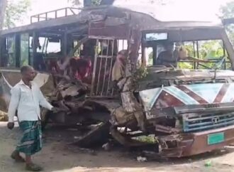 মাদারীপুরে দুই বাসের মুখোমুখি সংঘর্ষে আহত ২০, তিনজনের অবস্থা গুরুতর
