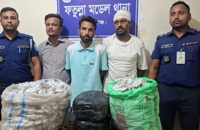 নারায়ণগঞ্জে পুলিশের ওপর মাদক ব্যবসায়ীদের হামলা ও গুলি, আহত ৫
