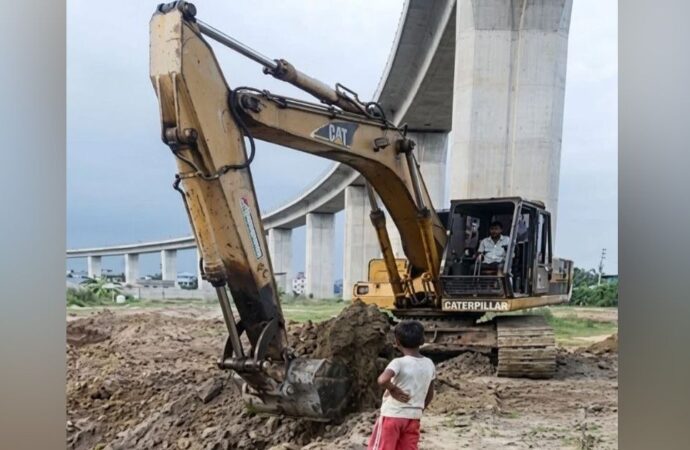 পদ্মা সেতুর পিলারের নিচ থেকে মাটি কাটা অনুমোদিত: দাবি প্রকল্প কর্তৃপক্ষের