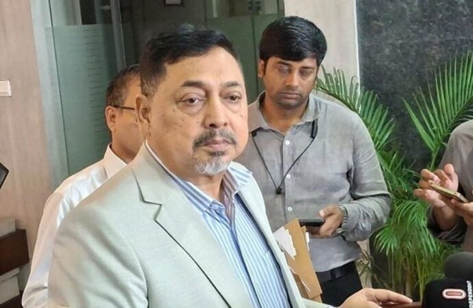 বিদেশি বিনিয়োগ আকৃষ্টে হচ্ছে ২ মুক্ত বাণিজ্য অঞ্চল: মন্ত্রিপরিষদ সচিব