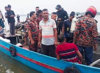 হাকালুকি হাওরে মাছ ধরতে গিয়ে বজ্রপাতে ৩ জেলের মর্মান্তিক মৃত্যু, নিখোঁজ ১