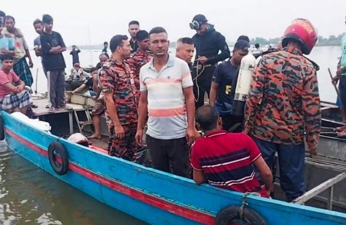 হাকালুকি হাওরে মাছ ধরতে গিয়ে বজ্রপাতে ৩ জেলের মর্মান্তিক মৃত্যু, নিখোঁজ ১
