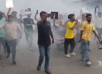 মহাখালীতে আওয়ামী লীগের ঝটিকা মিছিল ও ককটেল বিস্ফোরণ, আটক ৩