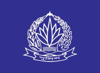 গাঢ় নীল-খাকি পোশাকে ফিরছে পুলিশ