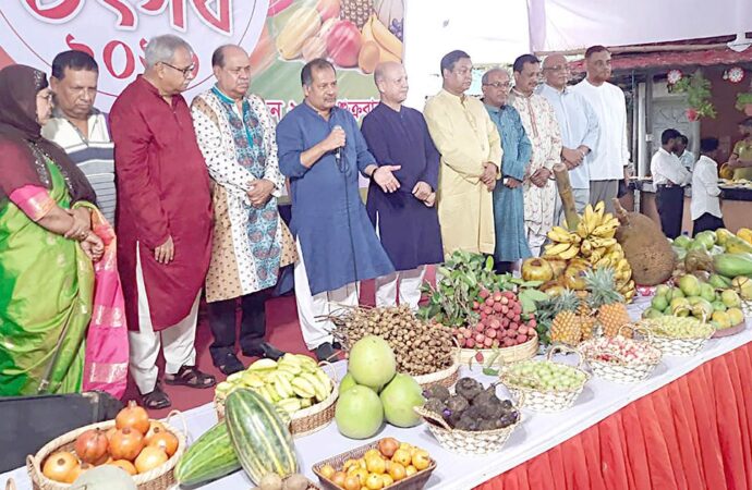 ফল উৎসবের পেছনে রয়েছে সুদূরপ্রসারী সামাজিক ও সাংস্কৃতিক দর্শন: তথ্যমন্ত্রী