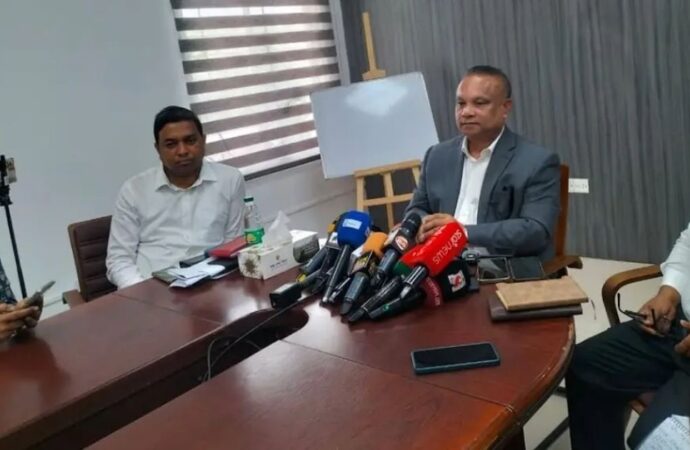 দেশজুড়ে এক লাখ স্বাস্থ্যকর্মী ও ২৫ হাজার মিডওয়াইফ নিয়োগ দেবে সরকার