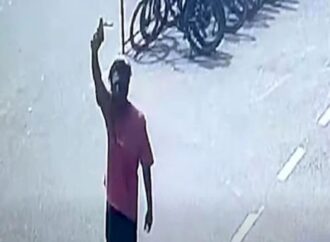 চট্টগ্রামে ফের প্রকাশ্যে অস্ত্র উঁচিয়ে ফাঁকা গুলি, এলাকায় আতঙ্ক