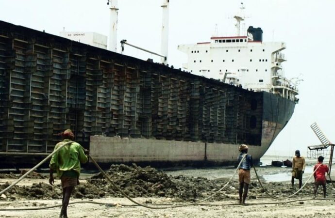 জাহাজ ভাঙা শিল্পে বাংলাদেশের আধিপত্য, বাড়ছে অর্থনৈতিক গুরুত্ব