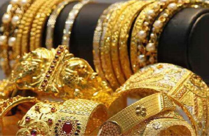 স্বর্ণের বাজারে টানা দরপতন