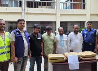 জামালপুরে প্রাইভেটকার থেকে ১৫ কেজি গাঁজা উদ্ধার, চালকসহ গ্রেপ্তার ৪