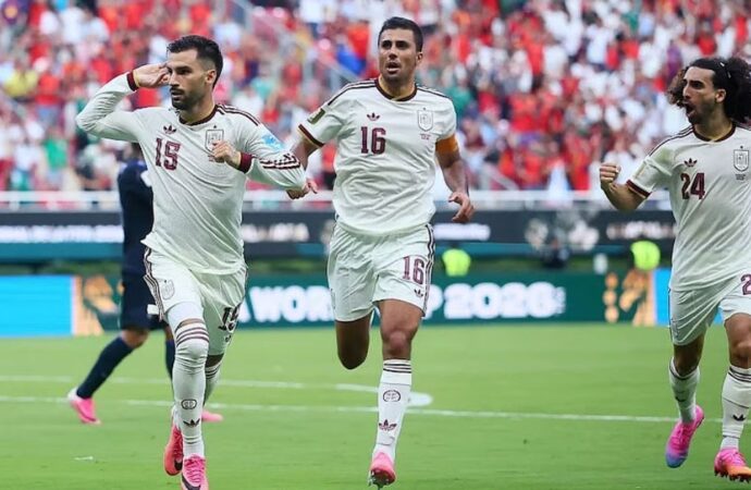 উরুগুয়েকে বিদায় করে গ্রুপ সেরা স্পেন