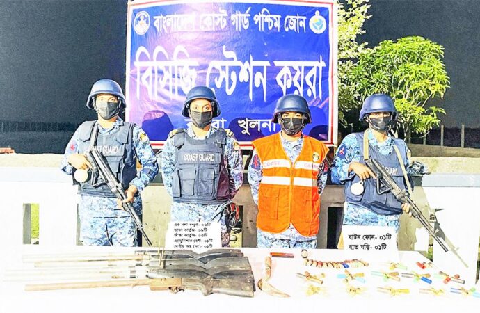 কোস্ট গার্ডের অভিযান: সুন্দরবনে দুলাভাই বাহিনীর প্রধানসহ আটক ২, নিহত ১