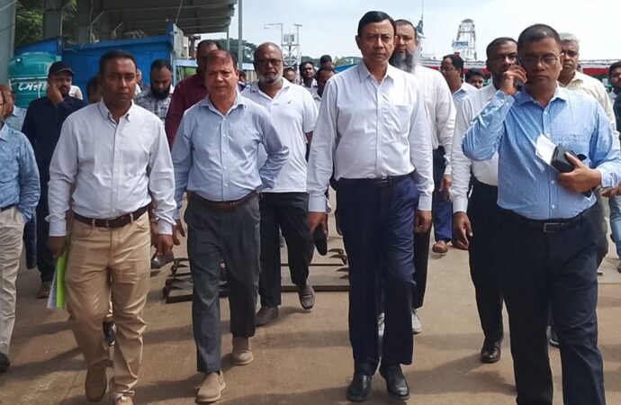 বিআইডব্লিউটিএ চেয়ারম্যানের নারায়ণগঞ্জ নদীবন্দর পরিদর্শন