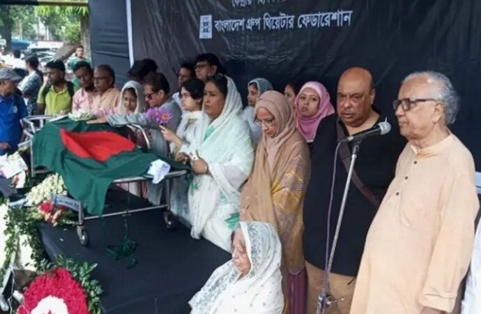 শ্রদ্ধা ও ভালোবাসায় বরেণ্য চিত্রশিল্পী মুস্তাফা মনোয়ারকে শেষ বিদায়