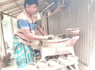 আধুনিকতার ছোঁয়ায় হারিয়ে যাচ্ছে গাজীপুরের মৃৎশিল্প
