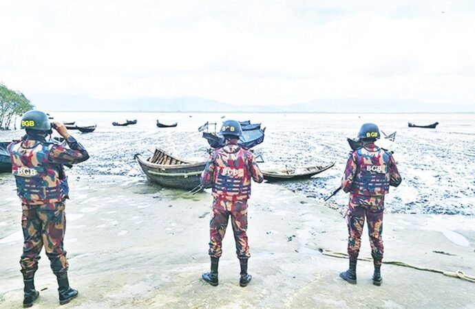 রোহিঙ্গা অনুপ্রবেশ ঠেকাতে টেকনাফ সীমান্তে বিজিবির কড়াকড়ি