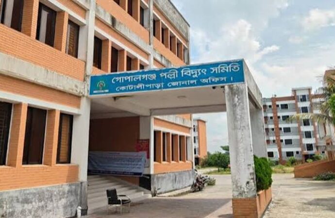 ভূতুড়ে বিদ্যুৎ বিলের সঙ্গে বাড়ছে লোডশেডিং, দুর্ভোগে মানুষ