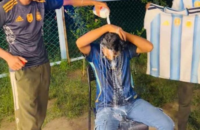 দুধ দিয়ে গোসল করে ব্রাজিল ছেড়ে আর্জেন্টিনায় ফুটবল ভক্ত