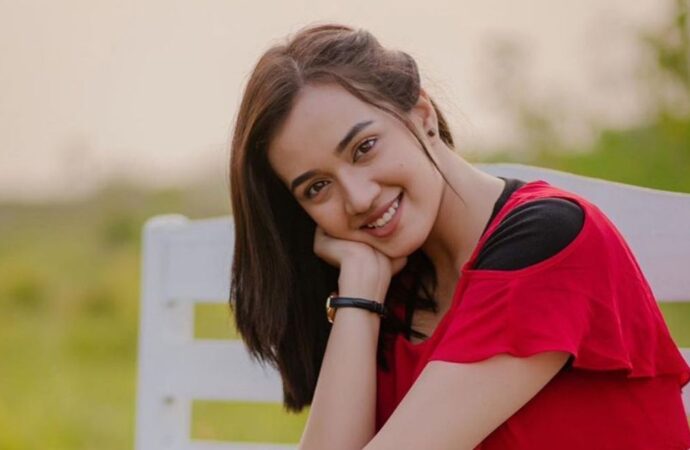 ৩১ জুলাই প্রেক্ষাগৃহে আসছে আইশা খানের ‘শেকড়’