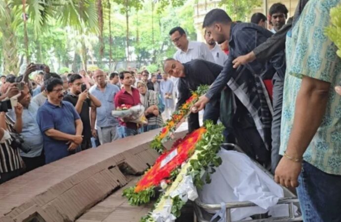 বাংলা একাডেমি প্রাঙ্গণে আবুল কাশেম ফজলুল হককে সর্বস্তরের মানুষের শেষ শ্রদ্ধা