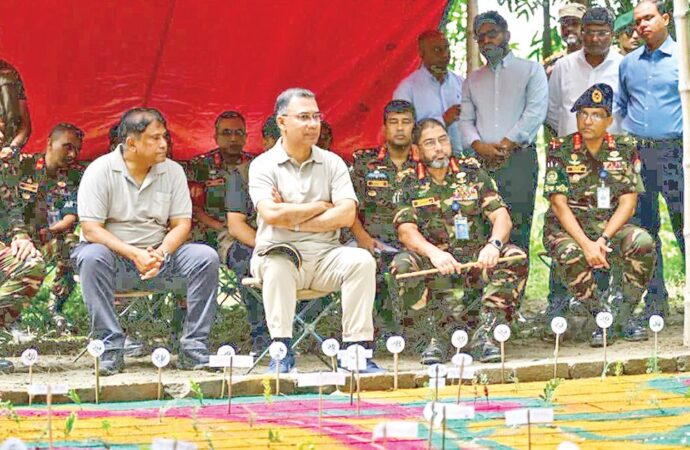 জাতীয় সংকট ও আইন-শৃঙ্খলা রক্ষায় সেনাবাহিনীর গৌরবময় ভূমিকা প্রশংসনীয়