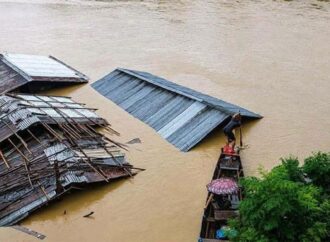 টানা অতিবর্ষণে পার্বত্যাঞ্চলে বিপর্যস্ত জনজীবন