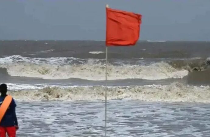 দেশের সব সমুদ্র বন্দরে ৩ নম্বর সতর্ক সংকেত বহাল, ঝোড়ো হাওয়ার পূর্বাভাস
