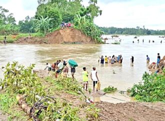 উজানের ঢল ও ভারি বৃষ্টিপাতে তীব্র হচ্ছে বন্যা পরিস্থিতি