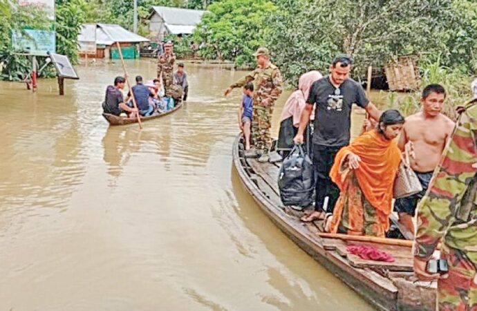 সেনাবাহিনীর উদ্ধার-ত্রাণ কার্যক্রম অব্যাহত